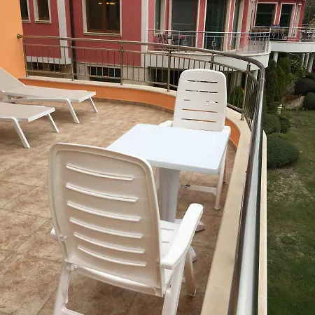 Excelsior Apartment *