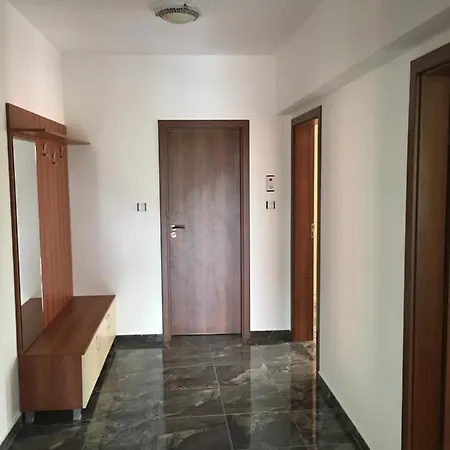 Excelsior Apartment *